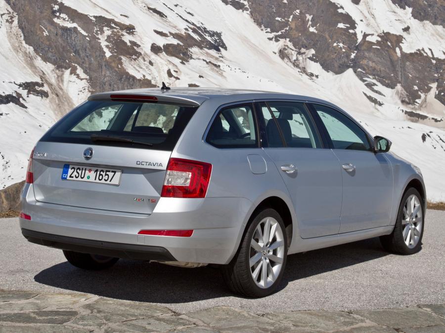  Skoda Octavia Combi 4x4 2013 года  (фото 18 из 23)